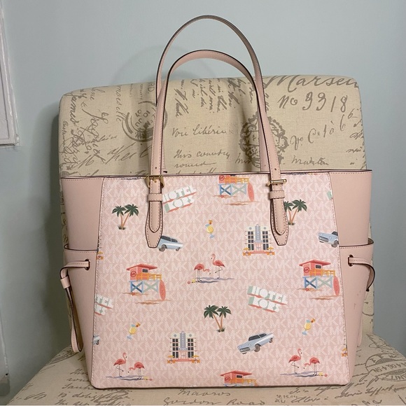 Limited Edition Michael Kors Gilly Large Drawstring Travel Tote NWT - Picture 3 of 8